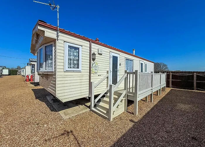 Great 6 Berth Caravan, Perfect For A Beach Holiday In Hunstanton Ref 13007L