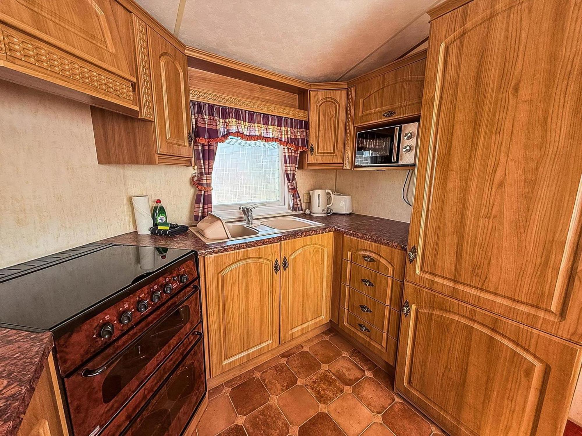 Campsite Great 6 Berth Caravan, Perfect For A In Ref 13007l *